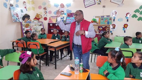  افتتاح أول مدارس