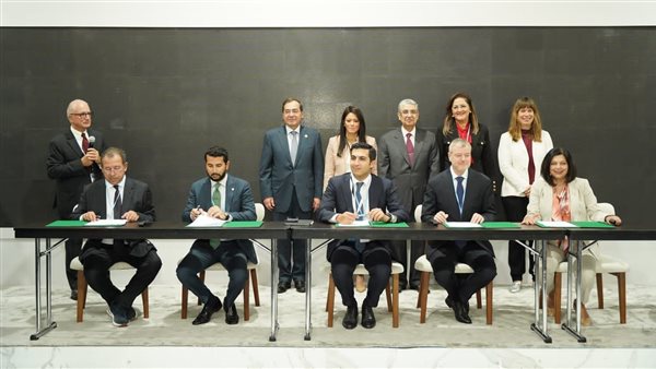 جانب من مراسم التوقيع