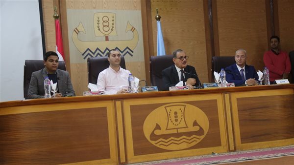 محافظ كفر الشيخ يستعرض