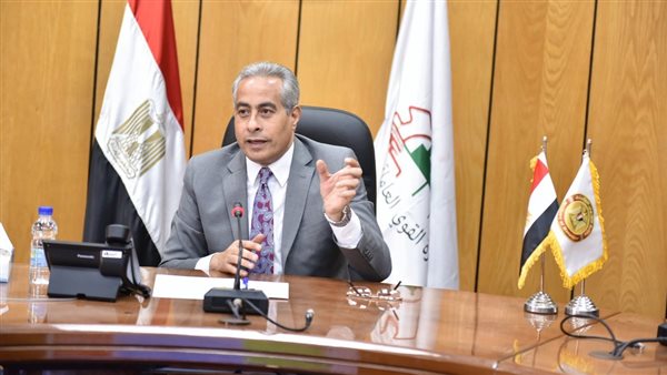 حسن شحاتة وزير القوى