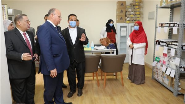 محافظ القاهرة خلال