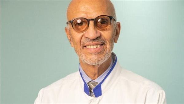 الدكتور عادل عبدالعزيز