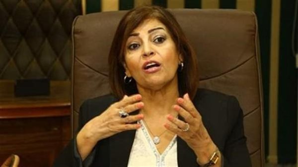 الدكتورة عزة فتحي