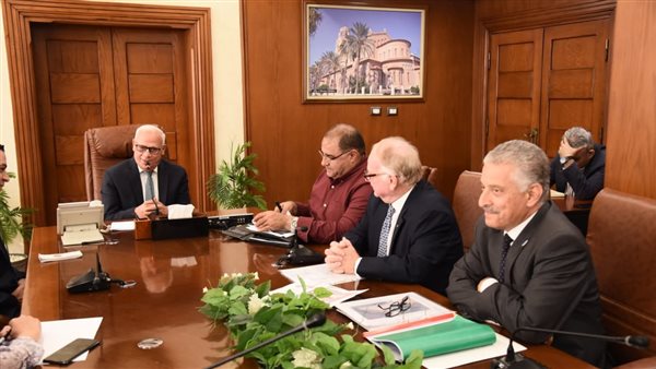 محافظ بورسعيد يستعرض