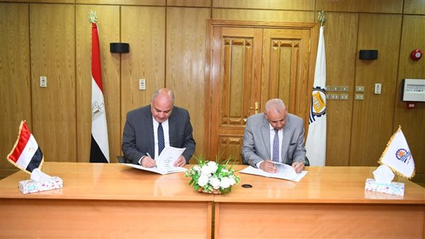 محافظ قنا يوقع بروتوكول