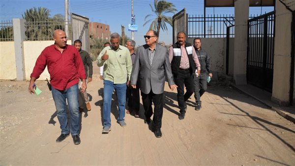 محافظ أسيوط خلال