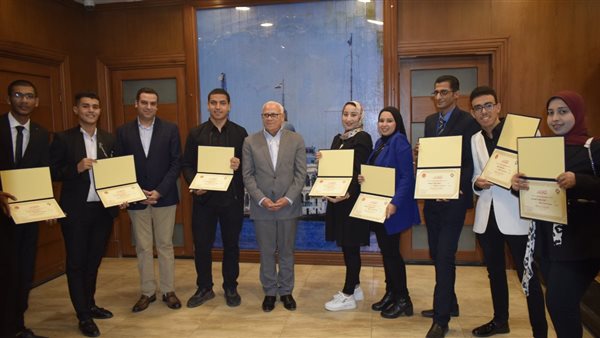 محافظ بورسعيد يستعرض