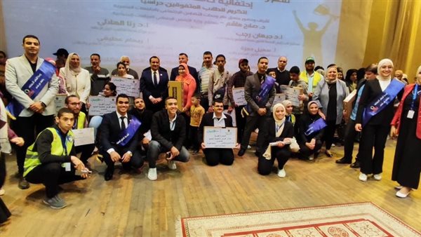 توزيع لاب توب بجامعة