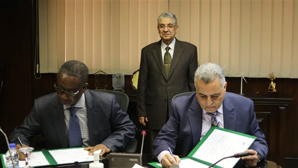 جانب من مراسم التوقيع