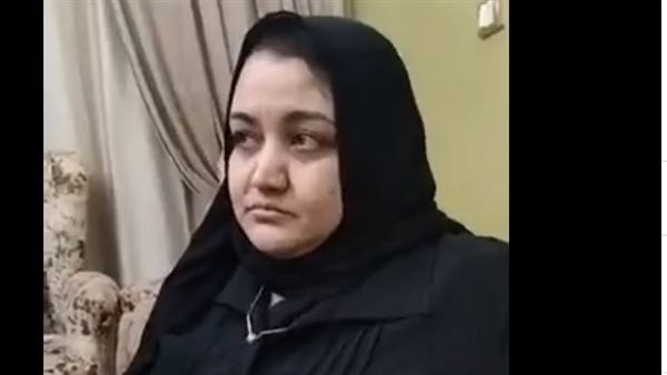 والدة الشاب