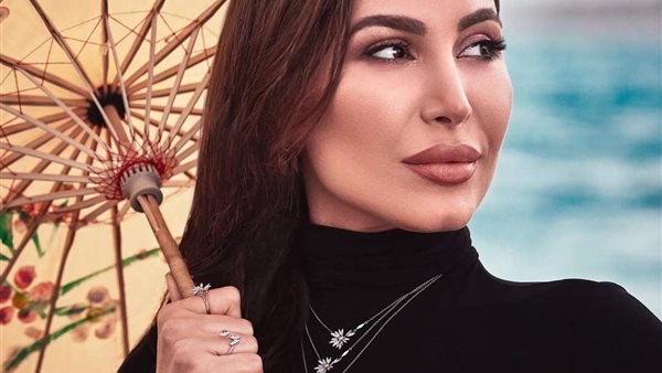 الفنانة يارا