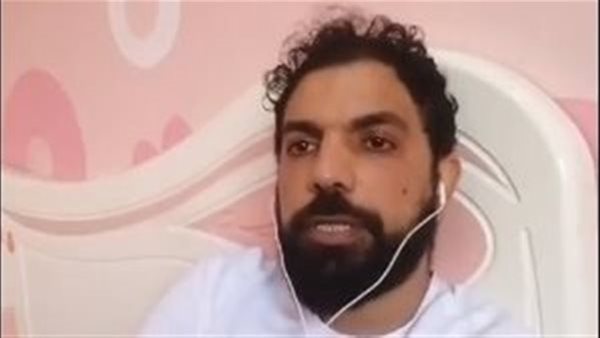 والد الطفلة هنا