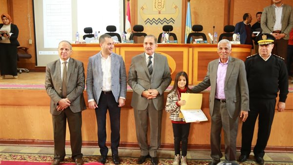 محافظ كفر الشيخ يكرم