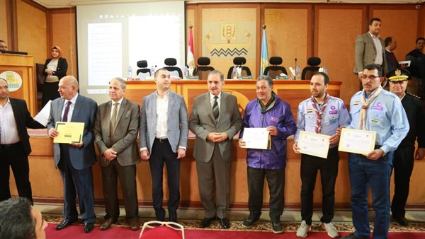 محافظ كفر الشيخ يكرم