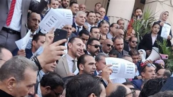 جانب من الوقفة الاحتجاجية