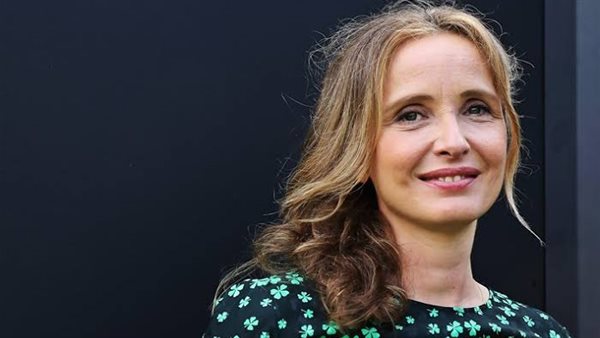 النجمة العالمية جولي