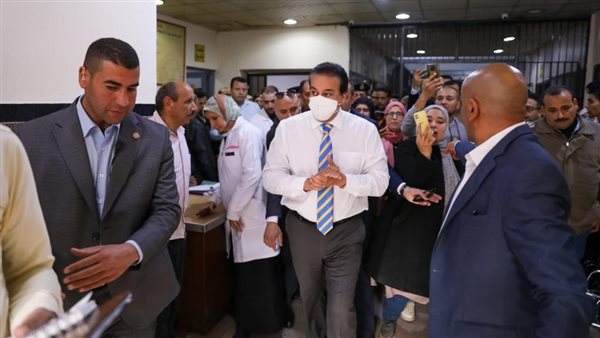 وزير الصحة يزور مستشفى