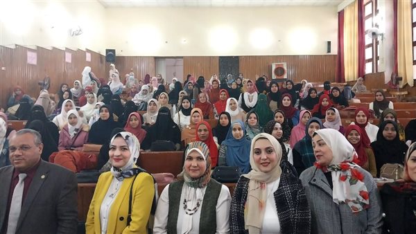 جانب من الندوة