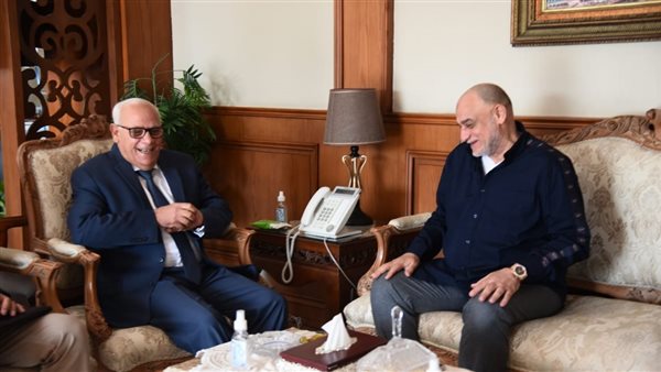 محافظ بورسعيد يناقش