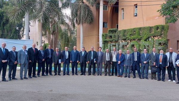 رئيس جامعة بنها يستقبل