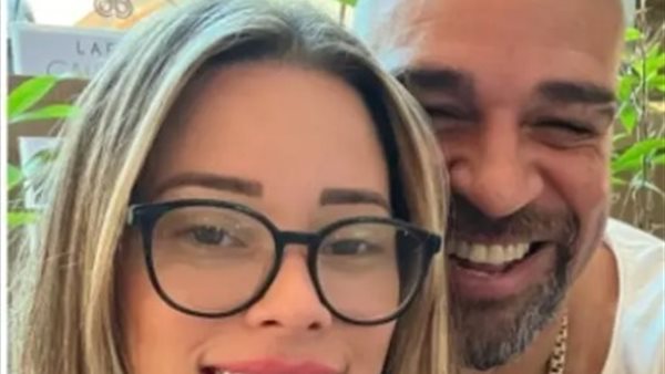 اللاعب وزوجته 