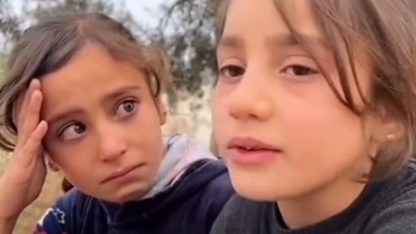 الطفلتين السورتين