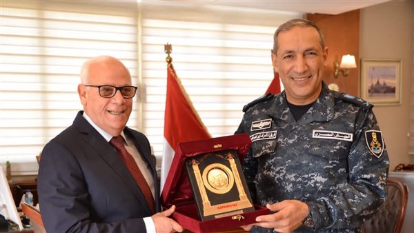 محافظ بورسعيد يستقبل