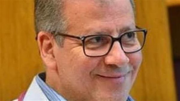 الدكتور حازم خميس