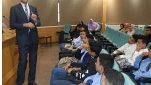 جانب من الندوة