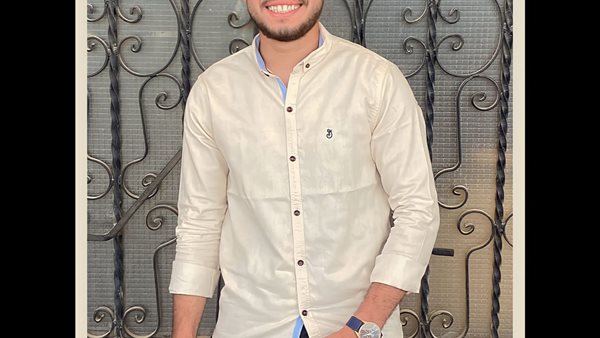 الطالب الفائز في