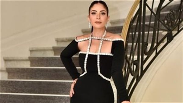 الفنانة منى زكي 