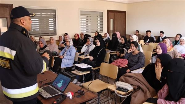 جانب من الندوة