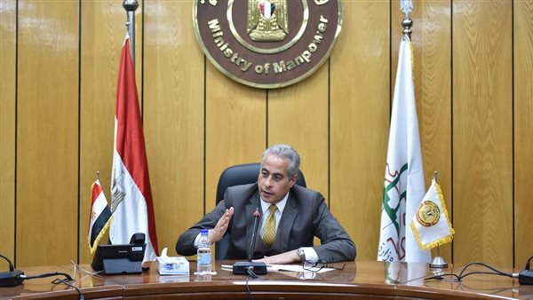 حسن شحاتة وزير القوى