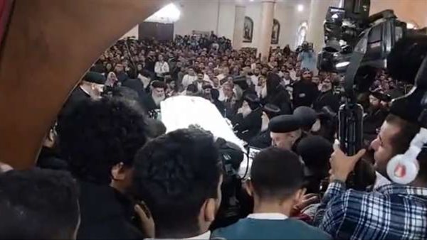 جانب من تشييع الجنازة