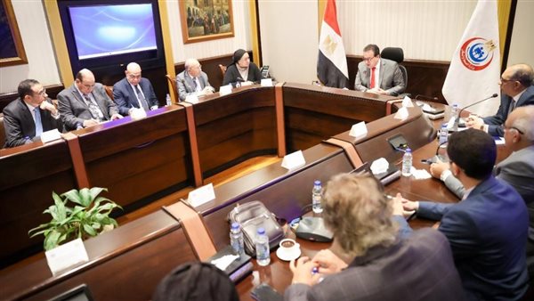 وزير الصحة خلال الاجتماع