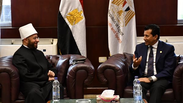 وزير الرياضة يلتقي