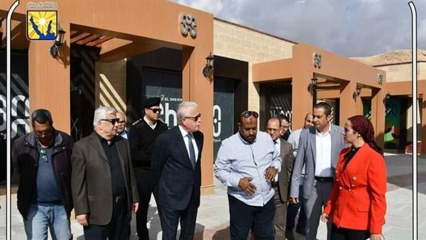 المحافظ خلال جولته