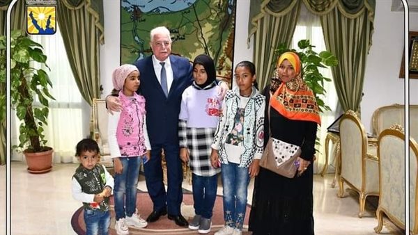 المحافظ خلال لقاء