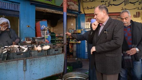 جانب من جولة المحافظ