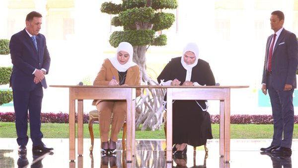 جانب من مراسم التوقيع