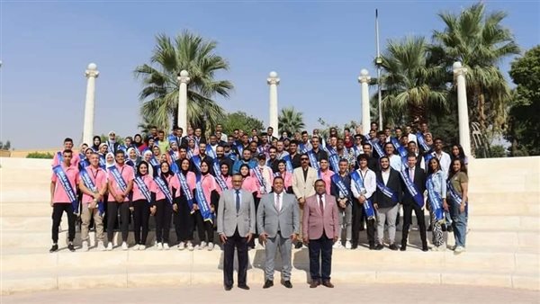 طلاب معهد إعداد القادة