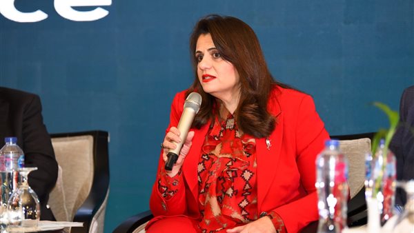 وزيرةالهجرة 