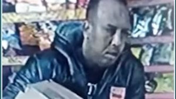 السارق بكاميرات المراقبة