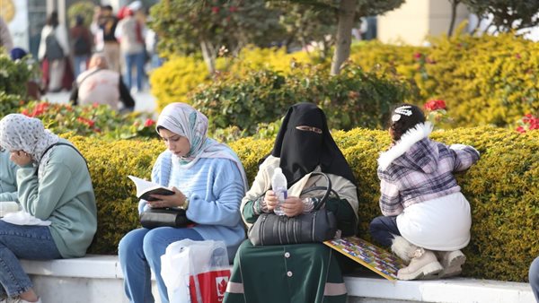 جانب من الزوار