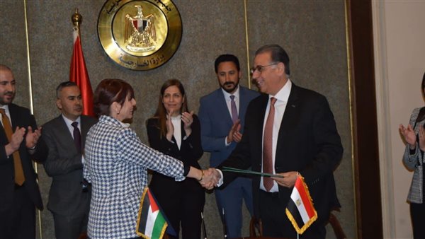 جانب من مراسم التوقيع