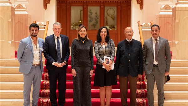  وزيرة الثقافة