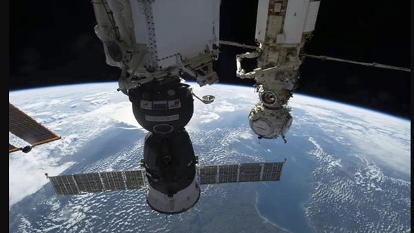 صورة مرتبطة بالفضاء