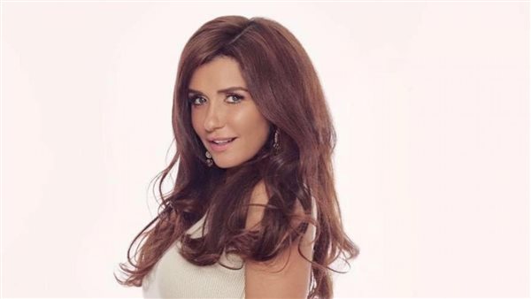  الفنانة غادة عادل