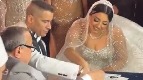 حسن شاكوش وزوجته