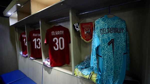 غرفة ملابس النادي